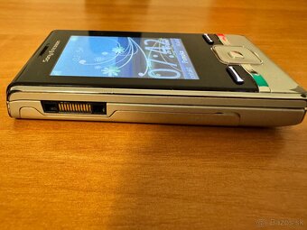 Sony Ericsson T715 - 4