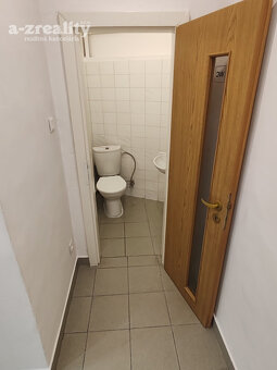 Komerčný priestor v centre Komárna na prenájom - 4