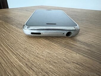 Apple iPhone 2G (4GB verzia) - prvá generácia - 4