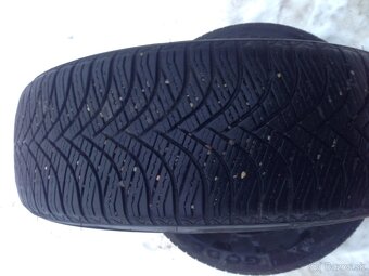 Predám zimné Pneu 215/65r16 5/6mm - 4