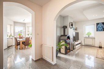 TOREA - 5i RODINNÝ DOM S BAZÉNOM NA PREDAJ - VEĽKÝ GROB - 4