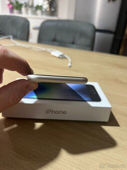 Predám IPhone SE 2022 - 4