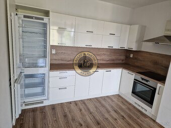 Slnečný 2-izb. byt s balkónom na predaj | POD KRASNOU HORKOU - 4