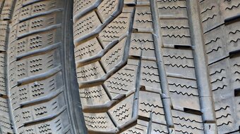 Predám 4ks jazdené zimné 225/60r17-99H Hankook - 4