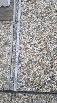 Betónové platne 40×30 cm, kamienkové – 330 ks - 4