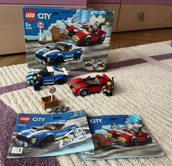LEGO CITY 60242 - 4