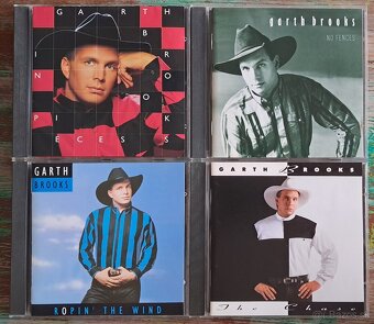 CD ALBUMY 174-25 - 4
