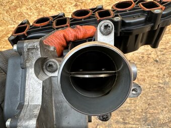 VW Golf 6 1.6 TDI CAYC Sacie potrubie - 4