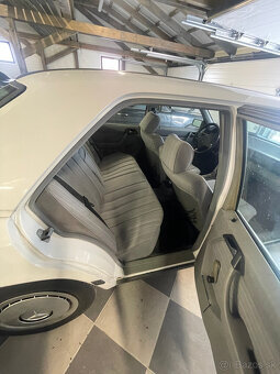 Mercedes 124 260E veterán - 4