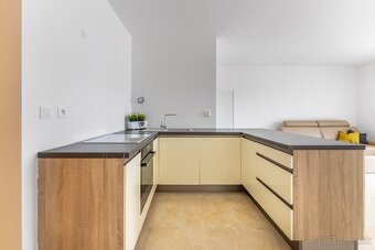 Priestranný 2 izbový byt s veľkou terasou v Trnave - 4