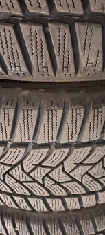 Predám 4ks pekné zimné 225/45r17-94V Dunlop - 4