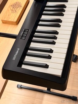 Digitálne piano Roland FP-10 s kompletným príslušenstvom - 4