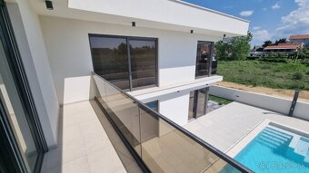 Moderná vila s bazénom a krásnym pozemkom, Zaton /Chorvátsko - 4