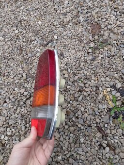 Predám zadné svetlo škoda 105 120 - 4