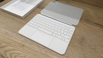 Apple Magic Keyboard Folio for iPad A16 - 4