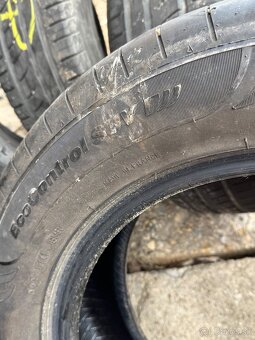 225/60R17 - 4