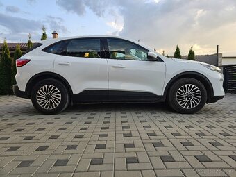 Ford Kuga 1.5tdci 88kw r.v. 2021 LED svetlá, NAVI, vyhrev - 4