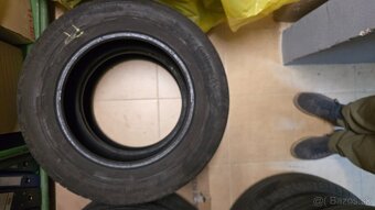 Predám 2ks Continental 215/65 R16 C - 4