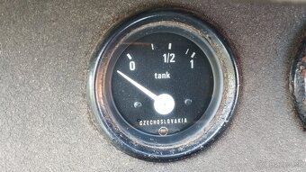 Palubná deska na Škoda 110R erko s budíky. - 4