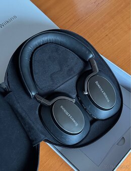 Bowers & Wilkins PX8 - 4