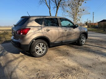 Nissan Qashqai 2.0i - 4