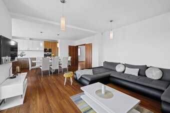 REZERVOVANÉI Predaj 5 - izb.dom v obľúbenej lokalite Ivanka  - 4