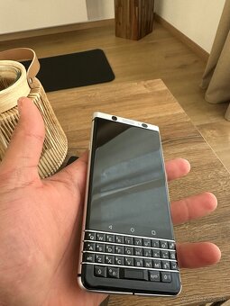 Blackberry KEYone - 4