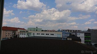 Prenajmem garsónku v centre s preskleným balkónom. - 4