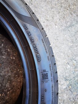 Predám 2x letné pneu 315/35R21 - 4