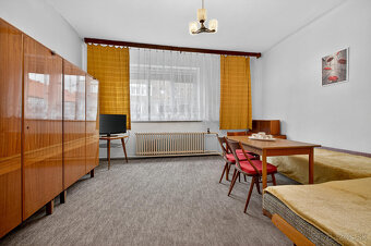 Na predaj - Rodinný dom v centre obce Tomášov s veľkým pozem - 4