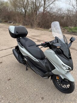 Honda Forza 350 - 4