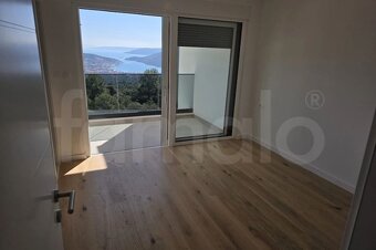 Vila s panoramatickým výhľadom na more v blízkosti Trogiru - 4