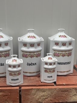 Sada porcelanovych koreniciek - 4