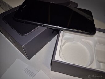 Apple iPhone 8, Space grey, 68 GB + AirPods - 4