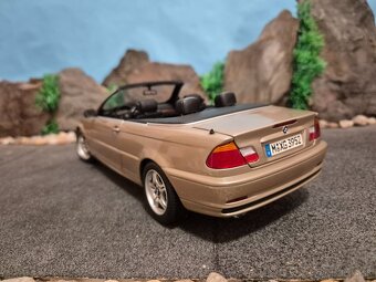 Prodám model 1:18 BMW 3 serie cabriolet E46 2003 - 4