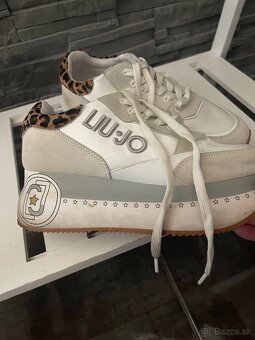 Liu Jo v.38 - 4