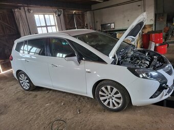 Predám Opel Zafira Tourer automat na diely. Len v celku. - 4