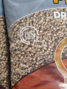 🔥 Prémiové smrekové / borovicové pelety A1 – DINplus 🔥 - 4