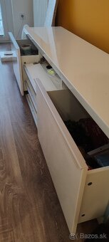 Skrinka pod TV - 4