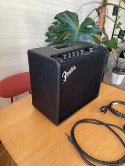 Fender Mustang LT25 Modelingové gitarové kombo - 4