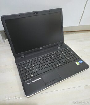 FUJITSU LifeBook A512 - Core i3 / 4 GB RAM / 320 GB HDD / - 4