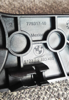 držiak páčky otvárania prednej kapoty na BMW - 4