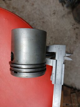 Valec piest hlava na Terra   vari - 4