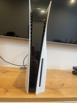 Predám PS5 s mechanikou a dvoma ovládačmi - 4