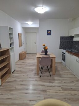Priestranná a kompletne zariadená garsónka na prenájom – 38m - 4