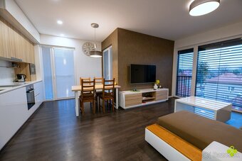 Štýlový 2-izbový byt na prenájom s lodžiou a parkovaním - 4