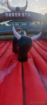 Skákaci hrad rodeo býk - 4