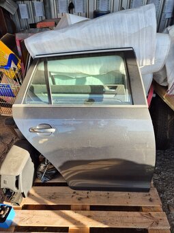 VW Golf 5 - 4