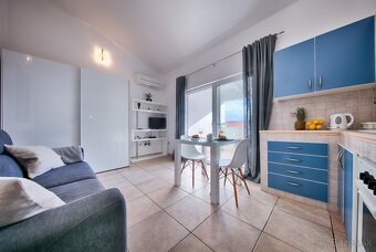 Predaj, novozrekonštruovaný dom s 3 bytmi, Vis, 100 m od mor - 4