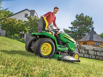 Traktorová kosačka John Deere X590 - 4